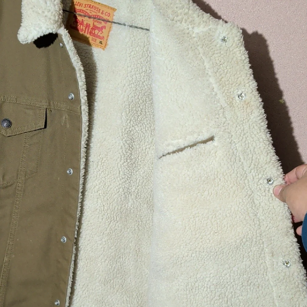 Levi's Men's Olive Sherpa Collar Jacket - Picture 6 of 8
